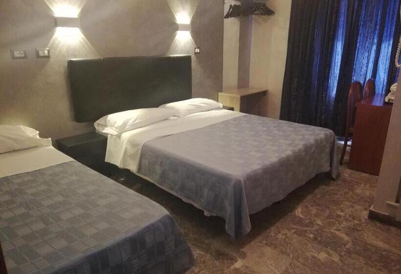 Habitación Triple Estándar, Planet