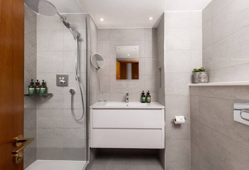 سوییت جونیور, Voco St. David S Cardiff, An Ihg