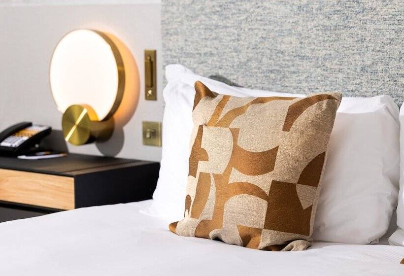 سوییت جونیور, Voco St. David S Cardiff, An Ihg