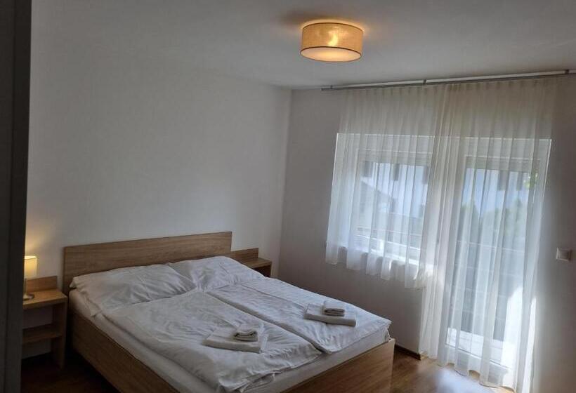 Апартаменты 2 Спальни с Балконом, ádám Apartmanház