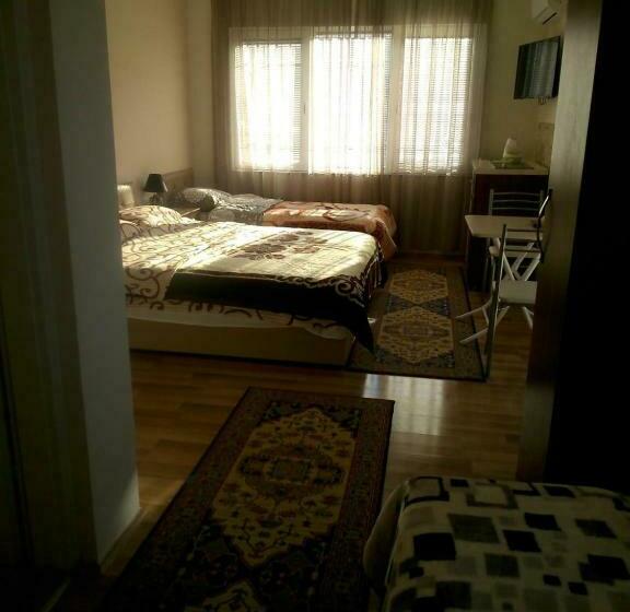 اتاق استاندارد چهارنفره با بالکن, Villa Efes Ohrid