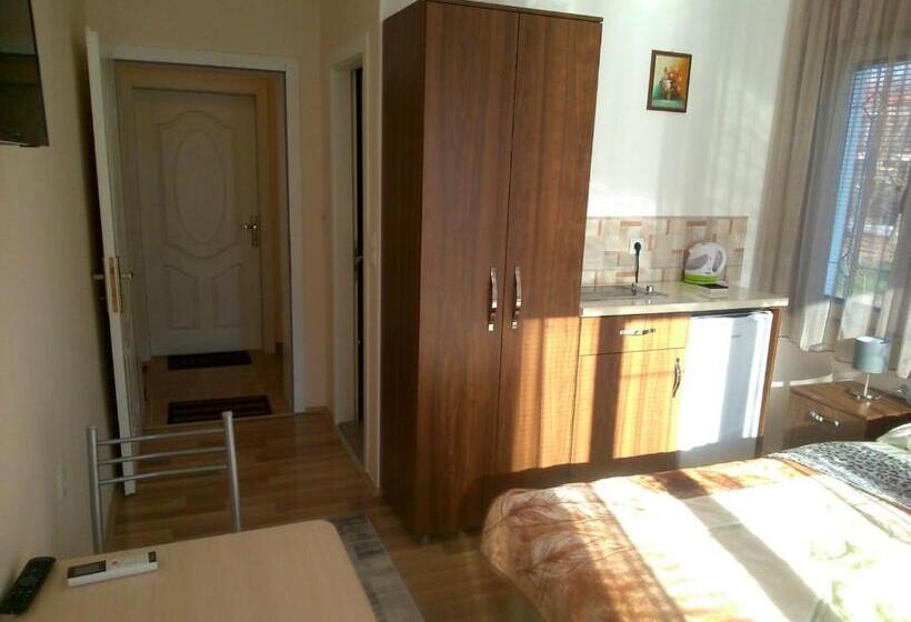 اتاق استاندارد با بالکن, Villa Efes Ohrid