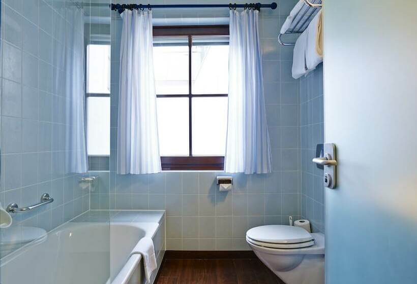 Quarto Triplo Standart, Der Salzburger Hof
