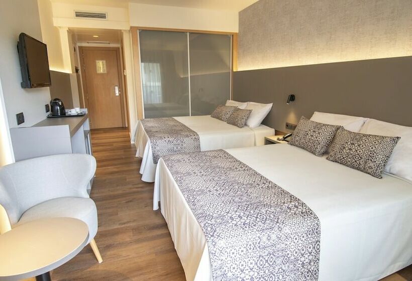 Трехместный Номер Стандарт Вид на Бассейн, Golden Bahia De Tossa & Spa 4 Sup
