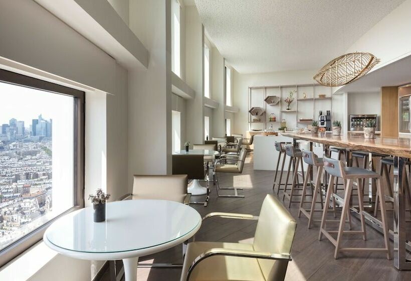 سوییت اجرایی, Hyatt Regency Paris Etoile