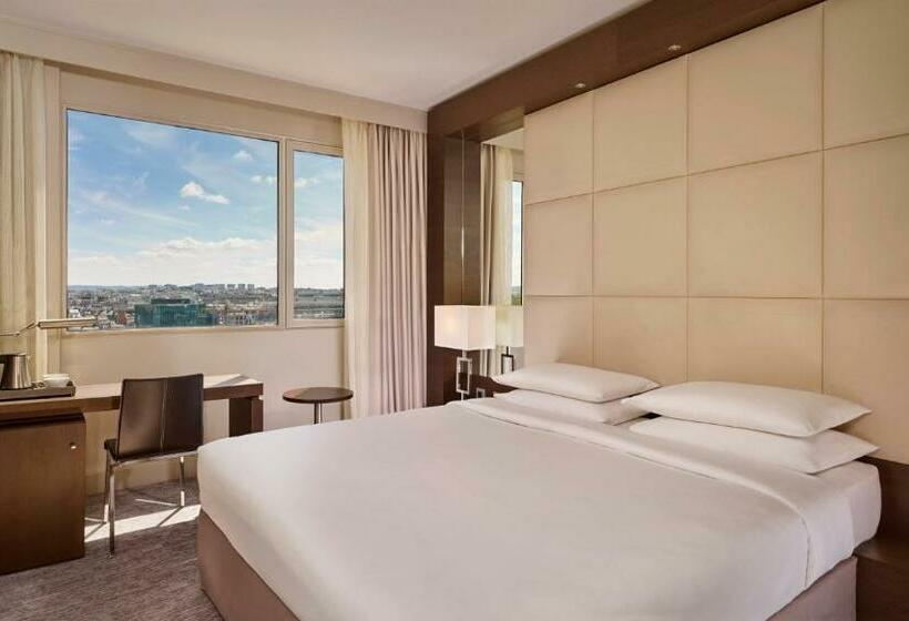 اتاق استاندارد با تخت بزرگ, Hyatt Regency Paris Etoile