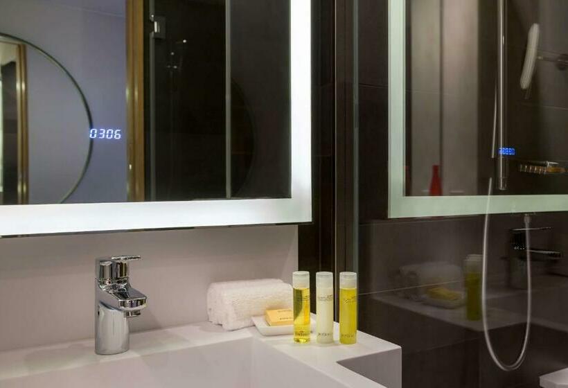 Club Room King Bed, Hyatt Regency Paris Etoile