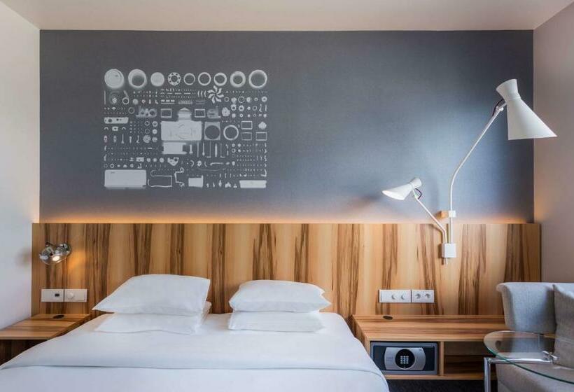 اتاق دلوکس با تخت کینگ و چشم‌انداز, Hyatt Regency Paris Etoile