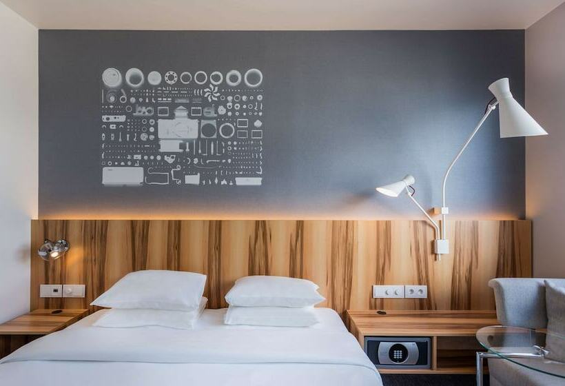 اتاق خانوادگی, Hyatt Regency Paris Etoile
