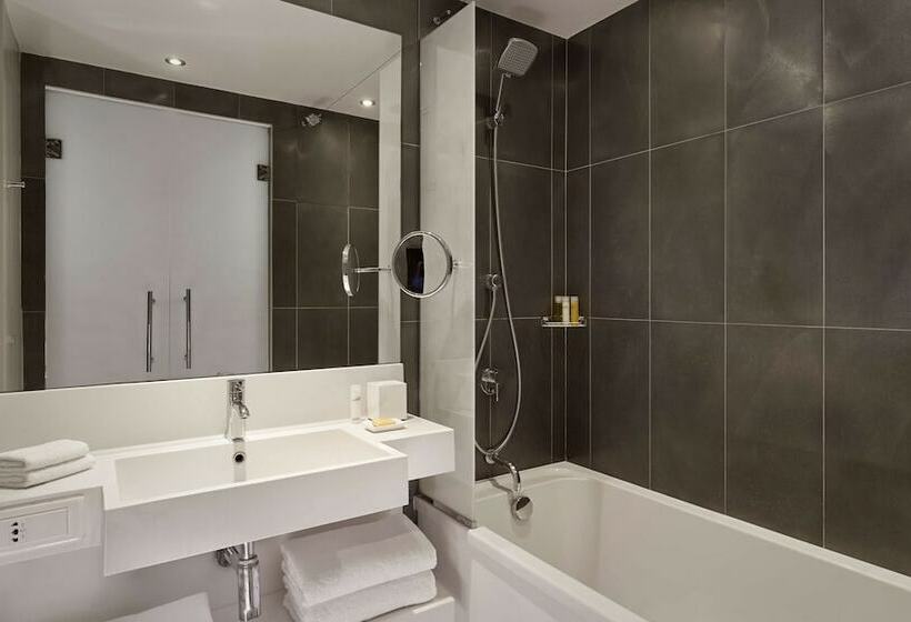 اتاق خانوادگی, Hyatt Regency Paris Etoile