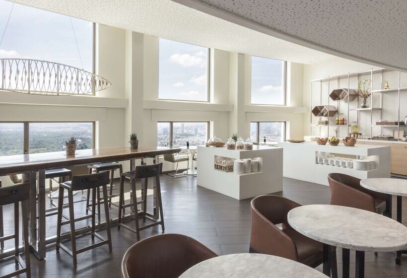 سوئیت پرزیدنت, Hyatt Regency Paris Etoile