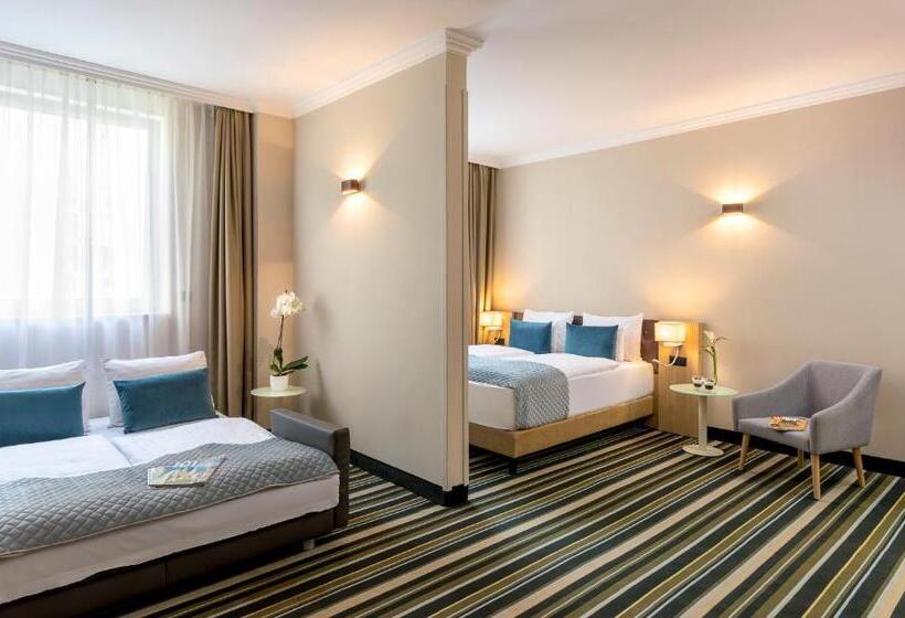 Полулюкс, Leonardo Hotel Budapest