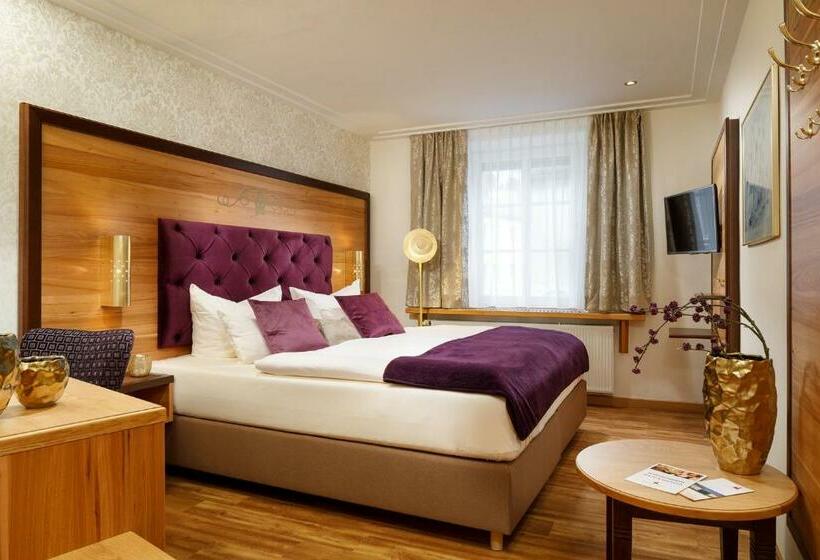 Номер Superior, Schlosskrone