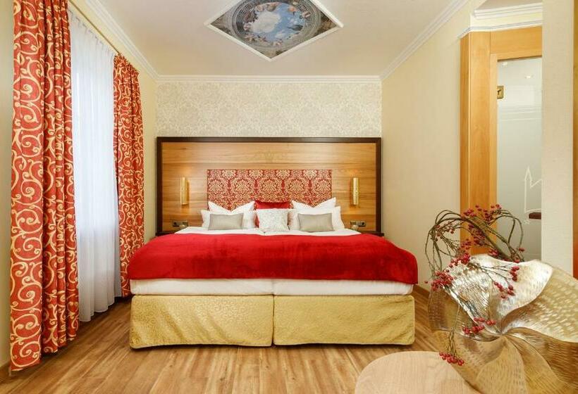 Семейный Номер, Schlosskrone