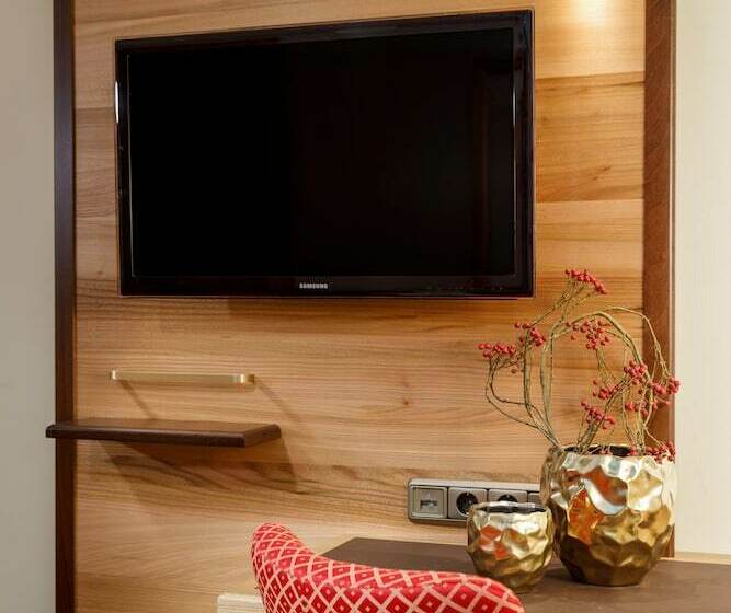 Номер Deluxe, Schlosskrone