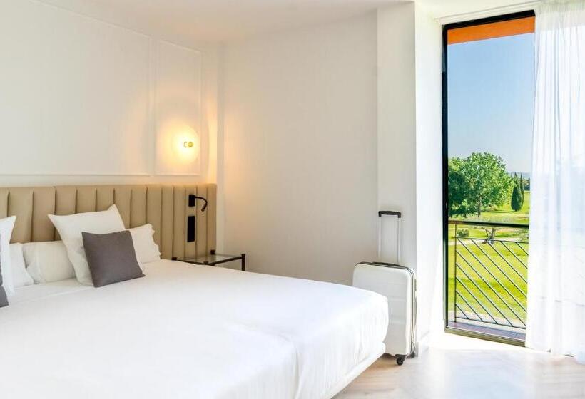 Номер Стандарт, Torremirona Golf & Spa