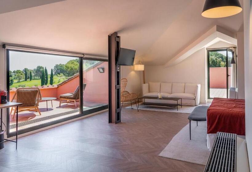 Полулюкс, Torremirona Golf & Spa