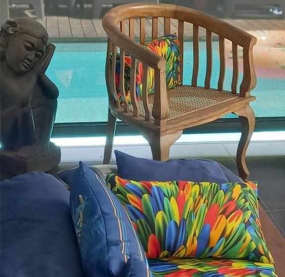 سوییت با چشم‌انداز استخر, Suite Indigo Jacuzzi Prive Piscine Vue Mer Acces Cuisine Laverie
