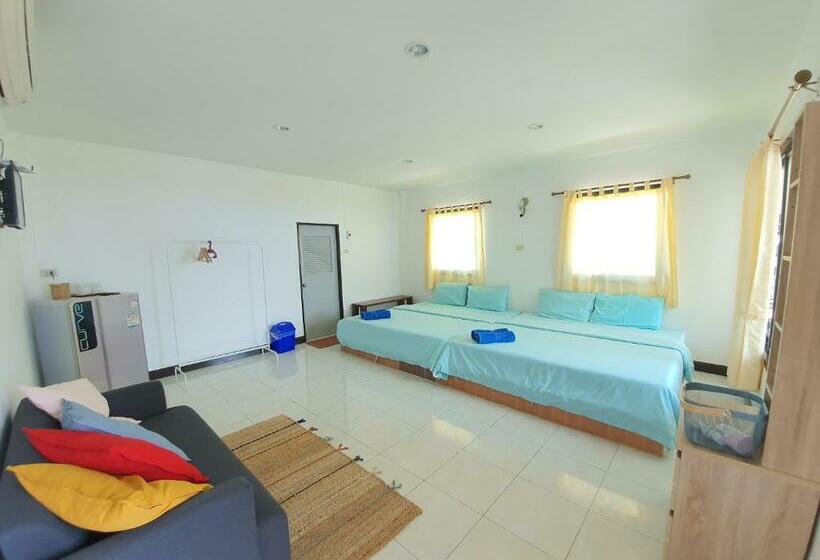 חדר סטנדרט לארבעה, Benjaporn Bungalow