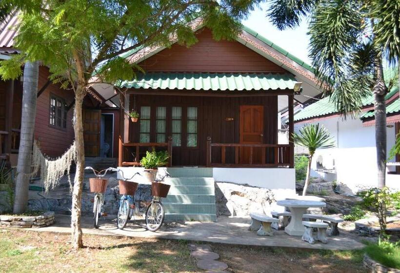 חדר סטנדרט לארבעה, Benjaporn Bungalow