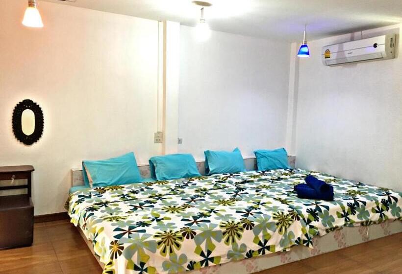 חדר סטנדרט לארבעה, Benjaporn Bungalow