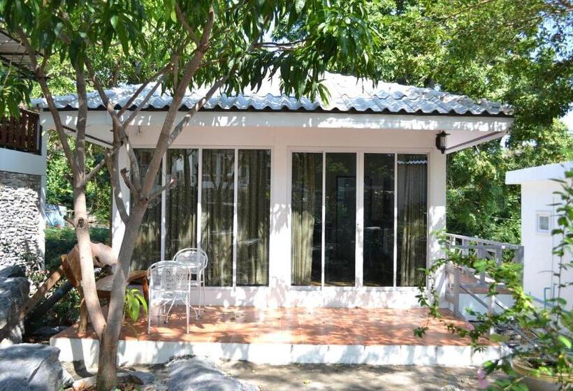 اتاق استاندارد چهار تخته, Benjaporn Bungalow