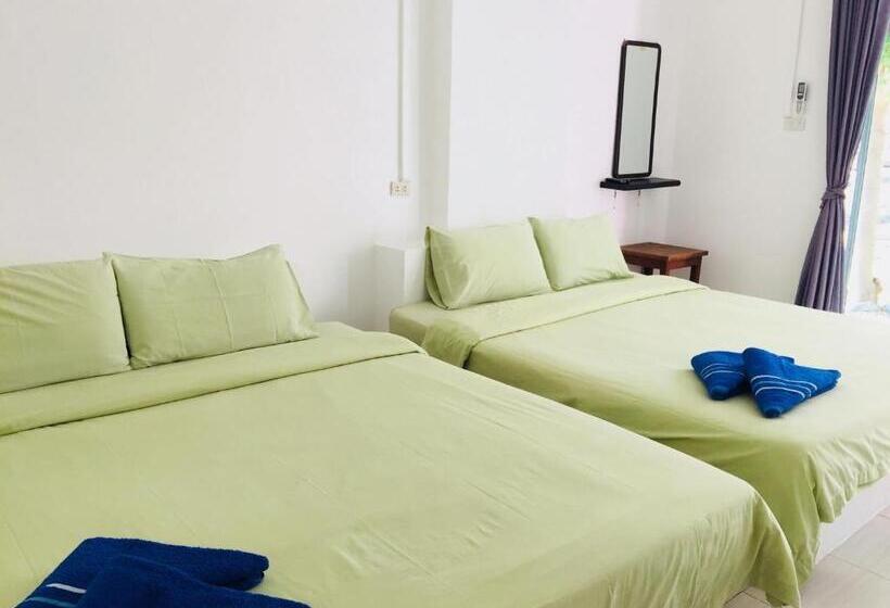 חדר סטנדרט לארבעה, Benjaporn Bungalow