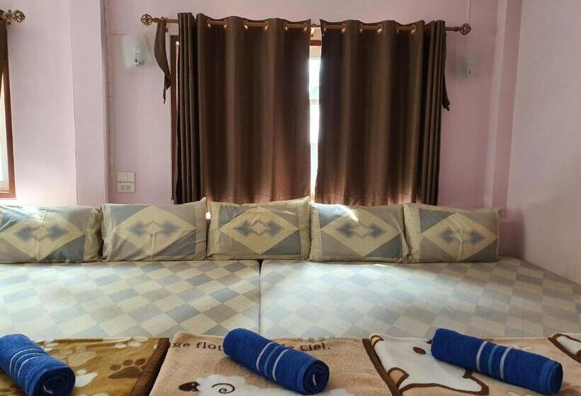 بنگله خانوادگی, Benjaporn Bungalow