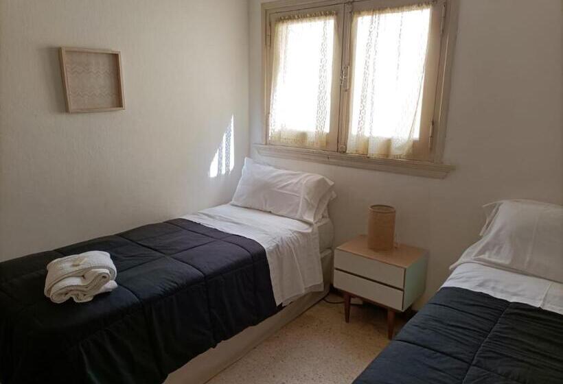 Quarto Triplo Estandar, Casa Nanet
