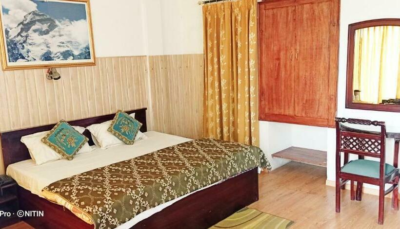 Номер Deluxe с Балконом, Jaishnavi Homestay  Mukteshwar