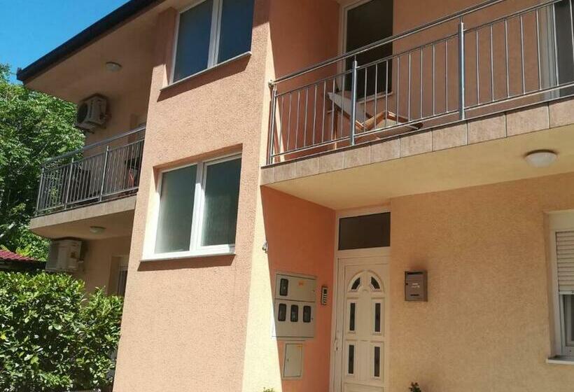 استودیو استاندارد با تخت کینگ, Apartman Mona