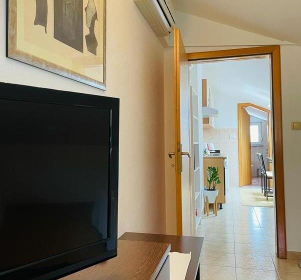 آپارتمان 1 خوابه, Apartman Mona