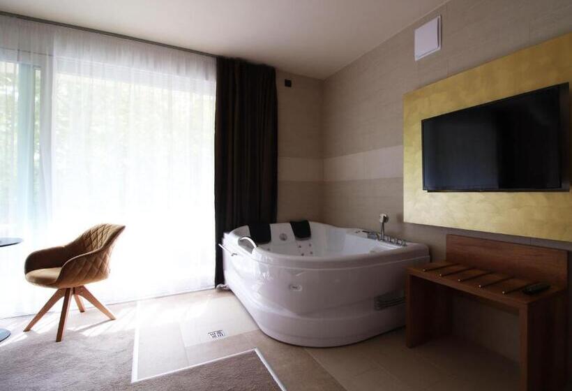 اتاق استاندارد با وان آب گرم, Baobab Suites