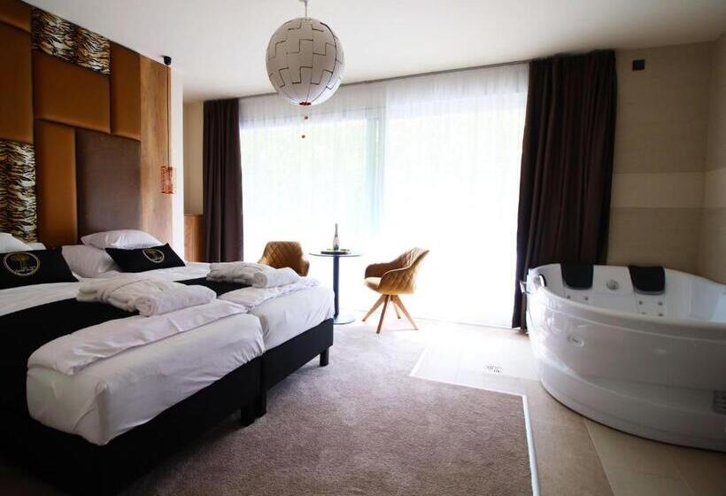 اتاق استاندارد با وان آب گرم, Baobab Suites