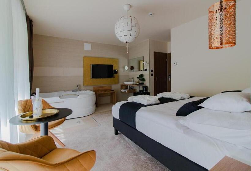اتاق استاندارد با وان آب گرم, Baobab Suites
