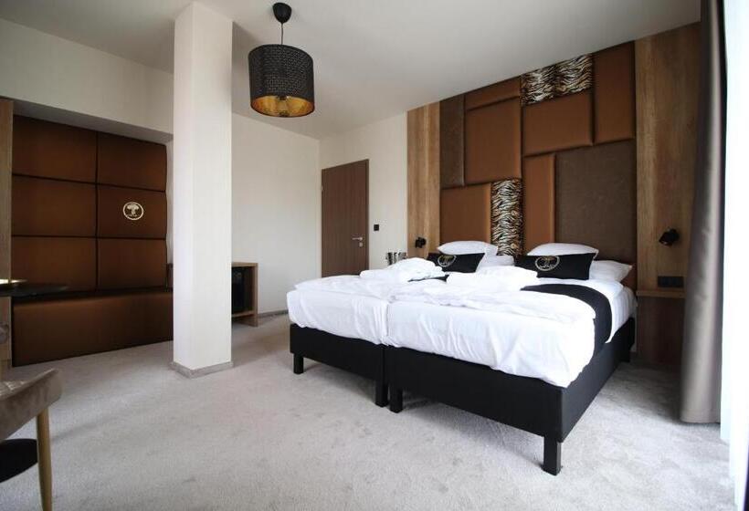 سوئیت با وان آب گرم, Baobab Suites