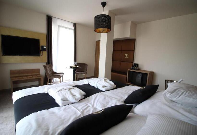 سوئیت با وان آب گرم, Baobab Suites