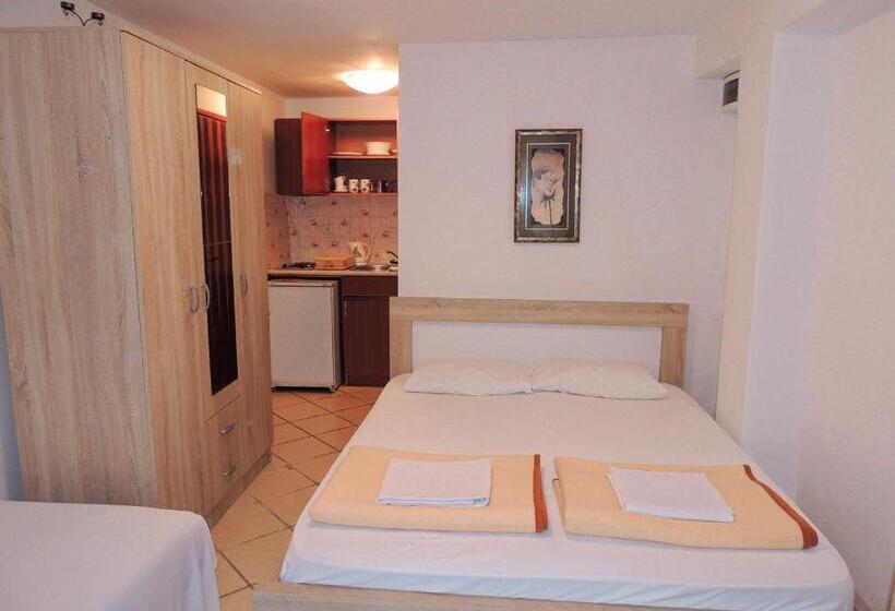 Standard Triple Room with Terrace, Mediterranean Retreat Becici