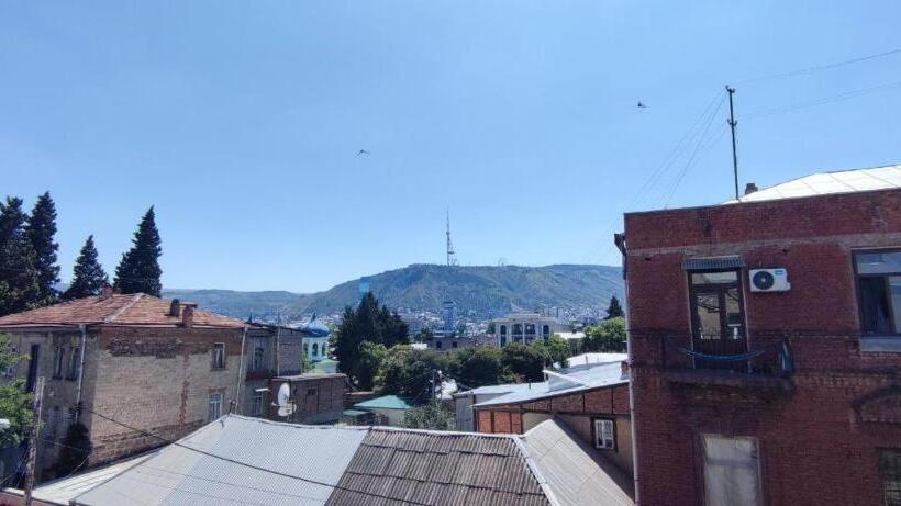 تختخواب در اتاق مشترک, Guest House Irina Tbilisi