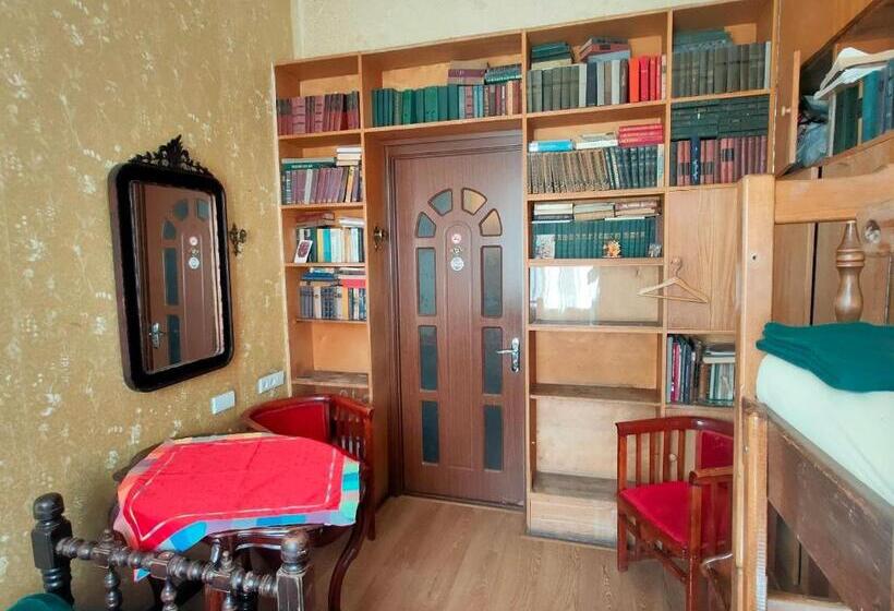 اتاق استاندارد سه نفره, Guest House Irina Tbilisi
