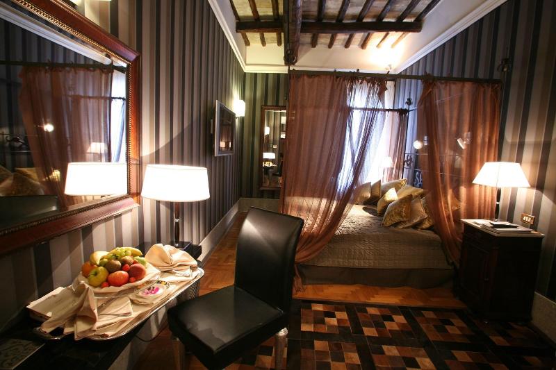 חדר אקזקיוטיב, The Inn At The Spanish Steps