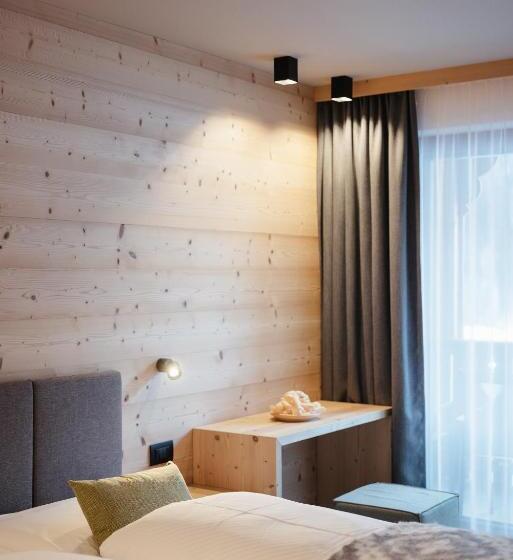 Номер Стандарт с Балконом, Berghotel Sanví