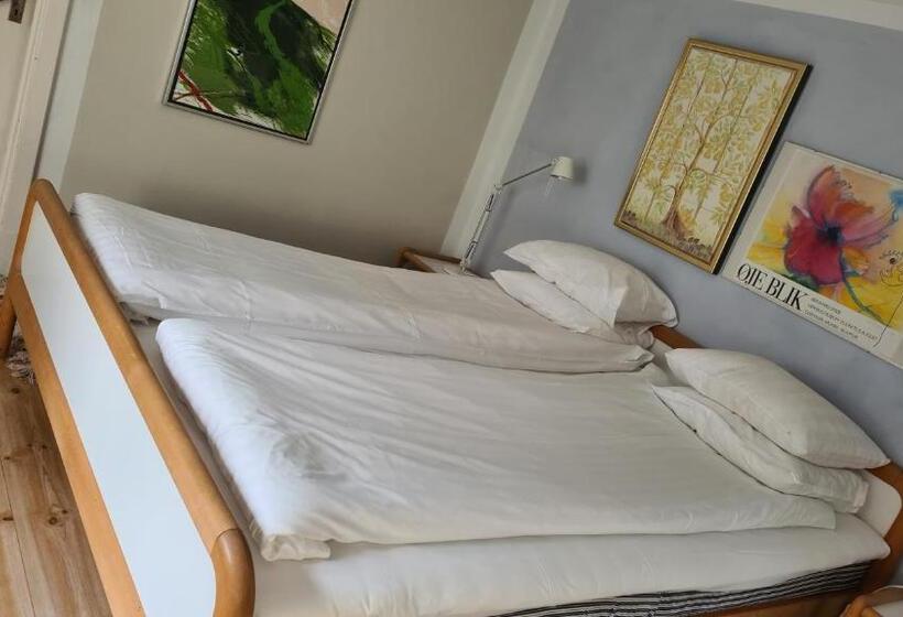 اتاق لوکس با تخت بزرگ, Villa Luna Breakfast