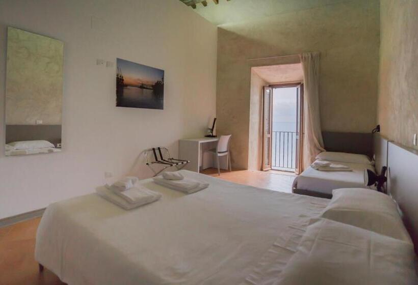 Трехместный Номер Deluxe Вид на Море, Ostello Del Castello Di Santa Severa