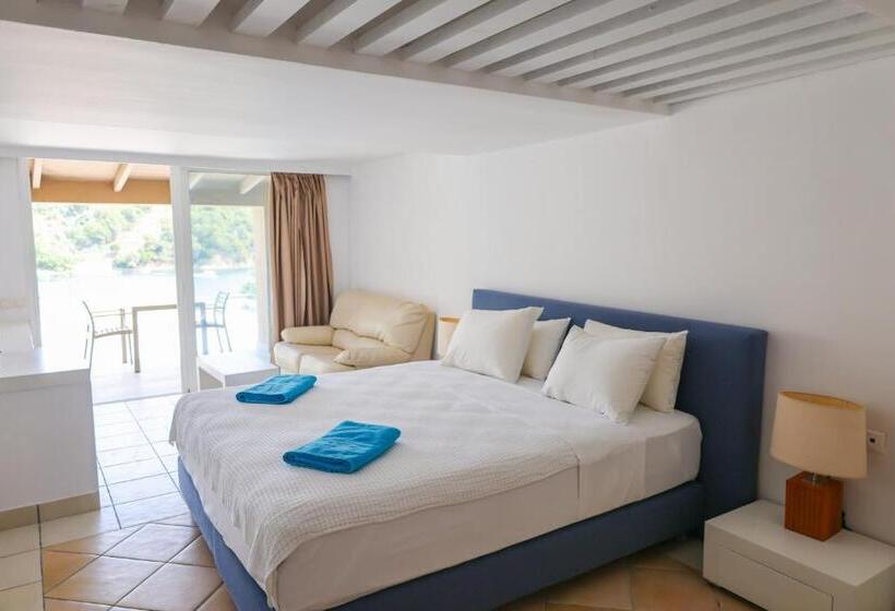اتاق لوکس با چشم‌انداز دریا, Cape Kanapitsa Hotel & Suites