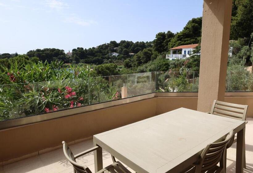 اتاق خانوادگی با چشم‌انداز دریا, Cape Kanapitsa Hotel & Suites