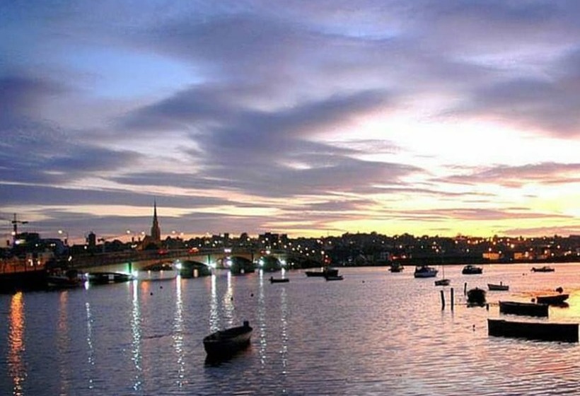 اتاق استاندارد یک نفره, Riverbank House