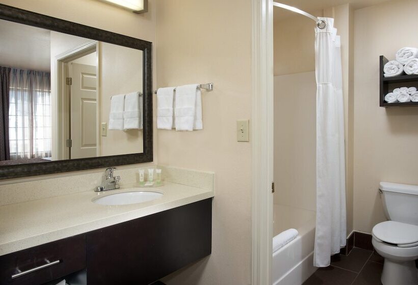 Люкс Кровать Кинг, Staybridge Suites Myrtle Beach Fantasy Harbour, An Ihg