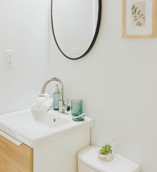 Студия Deluxe, Naramata Courtyard Suites