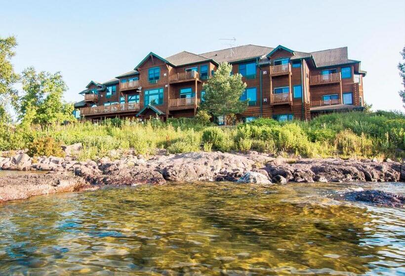 Suite with lake view, Grand Superior Lodge